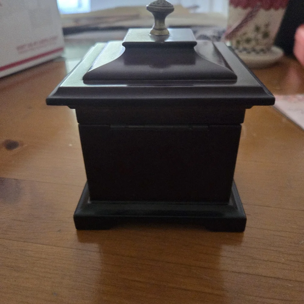 Bombay Company Mahogany Musical Ring Jewel Box